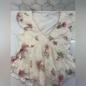 La Peche White Top‎ with Pink Trim
